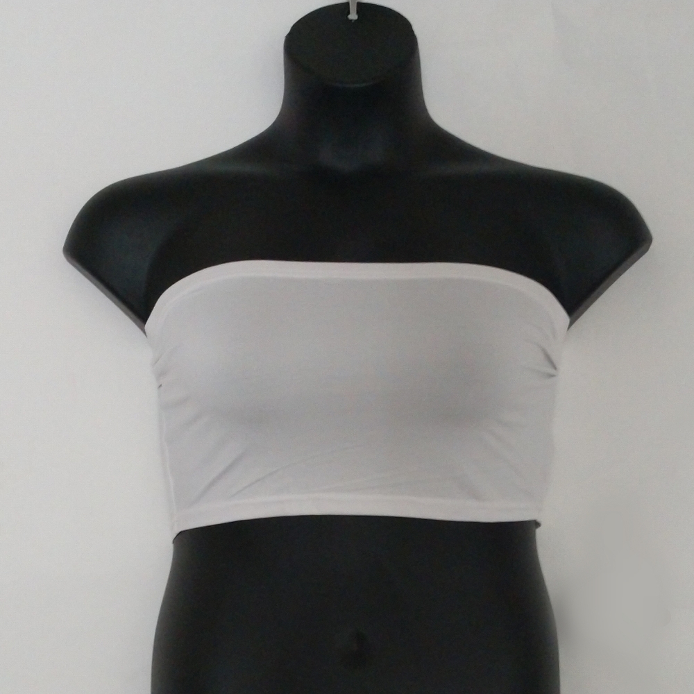 Slim fit tube top/crop in black. - Picture 2 of 3